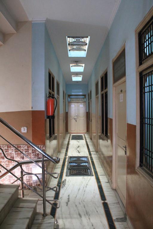 Krishnam Guest House Матхура Экстерьер фото