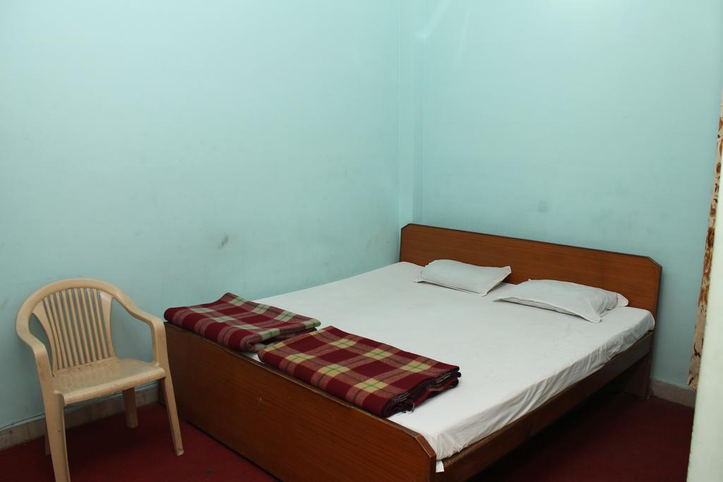 Krishnam Guest House Матхура Экстерьер фото