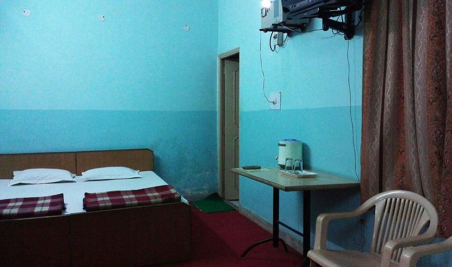 Krishnam Guest House Матхура Экстерьер фото